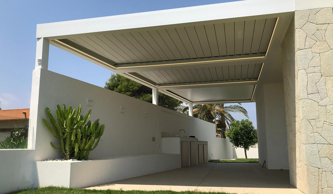 Alu panelni nadstrešek